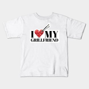 I love my grillfriend. Bbq, meat and friends! And I love my girlfriend too! Kids T-Shirt